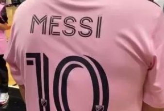 "Día del Niño rosa": la camiseta trucha de Messi, lo más vendido