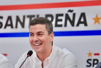 Santiago Peña asume como líder de Paraguay
