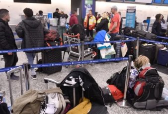 Cancelaron 40 vuelos de low cost en aeropuertos del pas por paro de maleteros