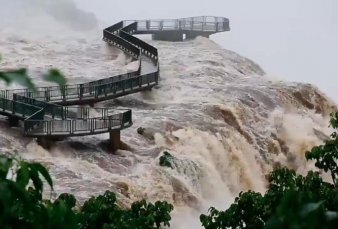 El agua arrasó con 60 pasarelas de la Garganta del Diablo en Iguazú