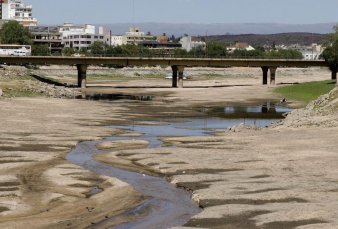 Se secó un río en Córdoba y afecta la provisión de agua potable