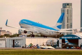Tras el DNU, Posse mapea empresas a privatizar y definen el futuro de Aerolneas