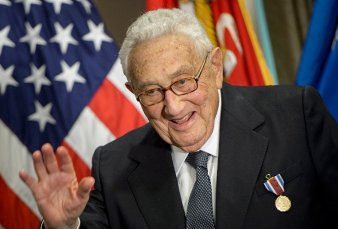 Entre críticas y elogios, gobiernos y líderes globales despidieron a Henry Kissinger