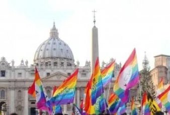 Vaticano autorizó la bendición oficial de parejas de igual sexo