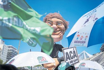 Tras los recortes a los gobernadores, ahora Milei va por los fondos que financian a los gremios