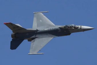 El Gobierno firm un acuerdo para comprar aviones F-16