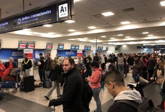 Falla tcnica provoca demoras masivas en vuelos de Aerolneas Argentinas