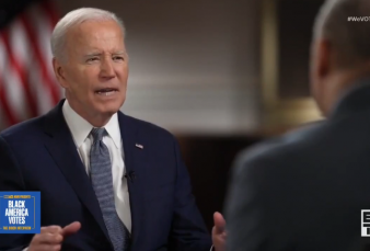 Joe Biden genera polmica al olvidar el nombre del Secretario de Defensa y llamarlo "el hombre negro"