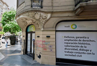 Comienzan a pasar a disponibilidad a empleados del disuelto INADI
