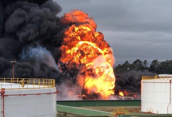 Alarma por un incendio en una refinera de YPF en Ensenada