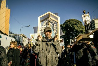 Movimientos sociales y sindicales marchan en la peregrinacin por San Cayetano