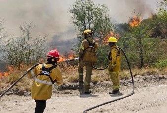 Los incendios volvieron a Crdoba y hay decenas de personas evacuadas