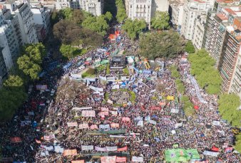 Se llev adelante el acto central de la marcha universitaria: "La columna vertebral de la Nacin es la educacin pblica que iguala y nos hace libres"