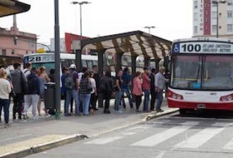 Los colectiveros amenazan con parar el jueves, tras la huelga del transporte