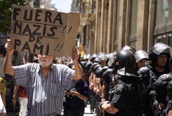 Jubilados protestaron frente al PAMI por los medicamentos