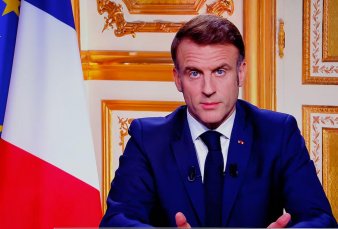 Macron descart renunciar y prometi designar un nuevo primer ministro