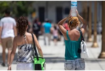 La ciudad vive una nueva ola de calor y tuvo ayer el da ms clido del verano