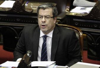 Germn Martnez: 'El presidente ha facilitado un fraude y debe rendir cuentas ante el Congreso'