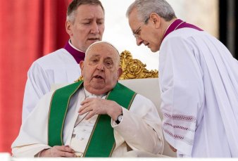 El papa Francisco fue internado en Roma por complicaciones respiratorias