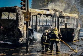 Se incendi un colectivo frente a la estacin Constitucin