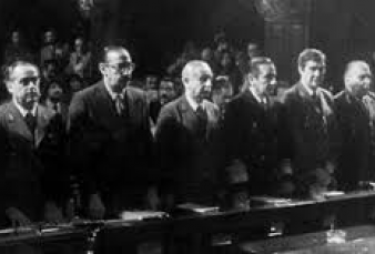 40 aos del Juicio a las Juntas: el da que los fantasmas se sentaron en el banquillo: Crnica de un juicio que desat primaveras