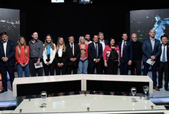 Los 17 candidatos porteos tuvieron un debate imposible, con cruces y chicanas, a 20 das de las elecciones