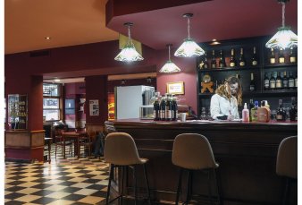 Reabre el bar La Academia, una pieza clsica del paisaje porteo