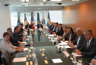 Los gobernadores piden discutir la reforma fiscal con Milei