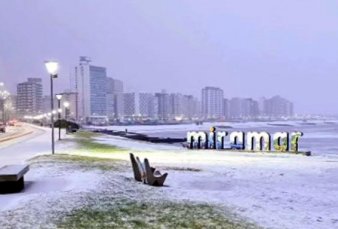 Una nevada histrica cubri varias playas de la costa