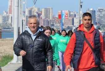 Marcelo Gonzlez recorre Mar del Plata a pie: 'Voy a caminar 404 kilmetros porque la ciudad lo necesita'