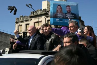 Atacaron a pedradas una caravana del Presidente por el conurbano