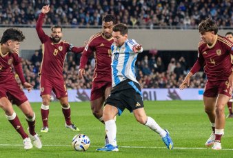 Messi, emocin y doblete en el Monumental: "Hoy era el ltimo por los puntos ac"