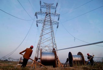 El Gobierno prepara un cargo en las tarifas para financiar obras elctricas