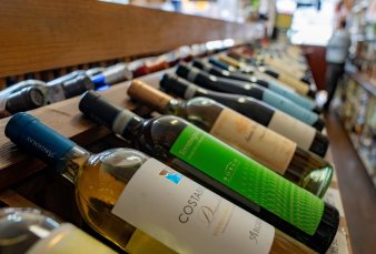 El Gobierno eliminó 973 normas y desregula la industria del vino argentina