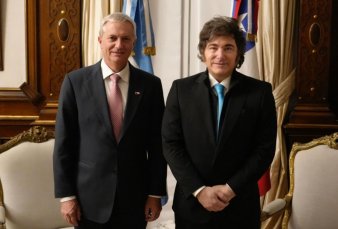 Kast eligi� la Argentina para abrir su gira internacional y elogi� el plan econ�mico