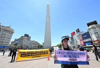 Greenpeace intervino el Obelisco para respaldar la Ley de Glaciares