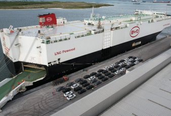 Avanzada china: un barco de BYD descarg� casi 7.000 autos