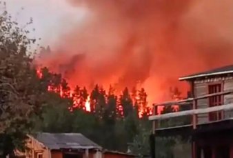 Un incendio en Chubut destruy� 10 casas y oblig� a evacuar a 700 personas