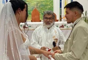 Pol�mica en Corrientes: una pareja trans se cas� por Iglesia