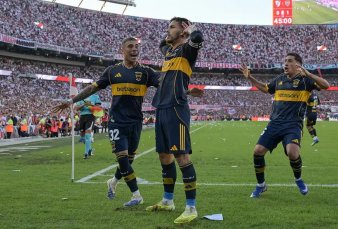 Boca, con el pie sensible de Paredes y la mente fuerte del resto, quebr� a River