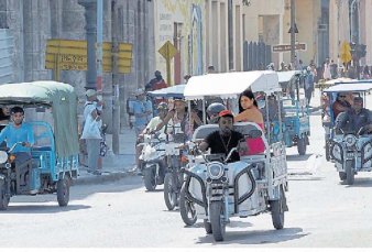 Triciclos eléctricos en La Habana, una salida a la crisis energética de Cuba