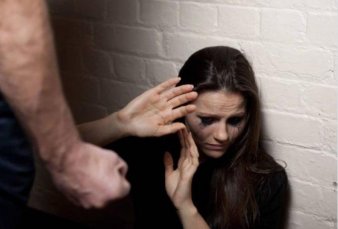 Hay 110 denuncias por d�a de mujeres golpeadas en el pa�s