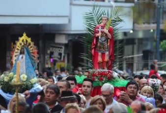 Una multitud hizo hasta 20 cuadras de fila para ingresar al santuario de San Expedito