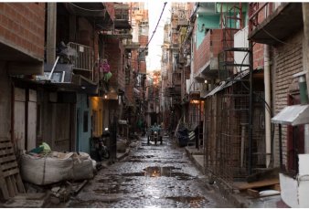 Cerca de la mitad de los jóvenes que crecen en barrios populares abandonaron el colegio secundario