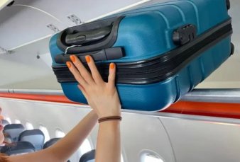 Aerol�neas Argentinas empez� a cobrar por llevar un carry on en la cabina