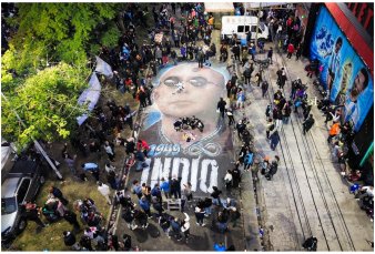 Multitudinaria despedida al Indio Solari en Avellaneda