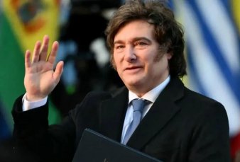 Milei no viaja hoy a la cumbre del Mercosur, evita a Lula y ayer se mostr� con su rival