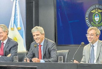 Caputo present� el plan blindaje para llegar a las elecciones con los pagos de la deuda cubiertos