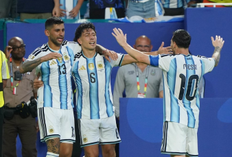 Argentina se impuso por 3 a 2 ante Cabo Verde en un partido sufrido y agónico y jugará los octavos de final con Egipto