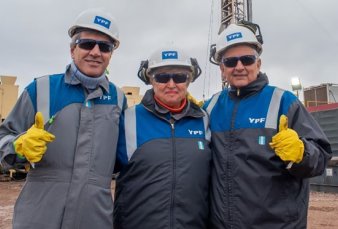 Georgieva complet� la gira con una vuelta por la "f�brica de d�lares" de Vaca Muerta